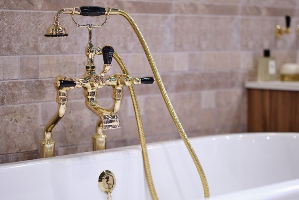 製品詳細：Perrin & Roweの「トラディショナル（Traditional）」バス用立水栓（ポリッシュドブラス）。[型番：3520/1]