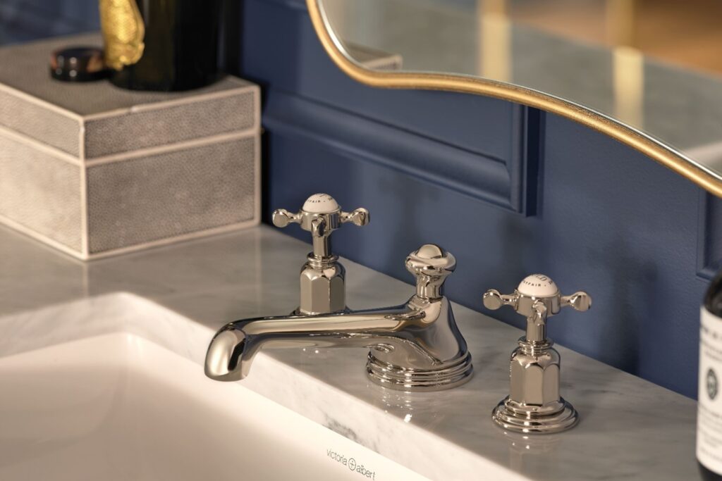 製品詳細：Perrin & Roweの「トラディショナル（Traditional）」3ホール洗面用水栓（クロム）。[型番：3706]