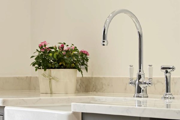 製品詳細：Perrin & Roweの「フェニシアン（Phoenician）」キッチンミキサー水栓（クロム）。[型番：4460 / 4360]