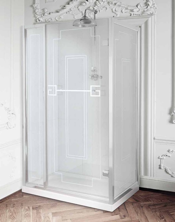 製品詳細：スタイルを問わず調和する「Athena」。3種類の奥行きサイズと枠カラーの組み合わせにより、限られた空間でも妥協のないクラシカル・シャワーブースを構築可能。