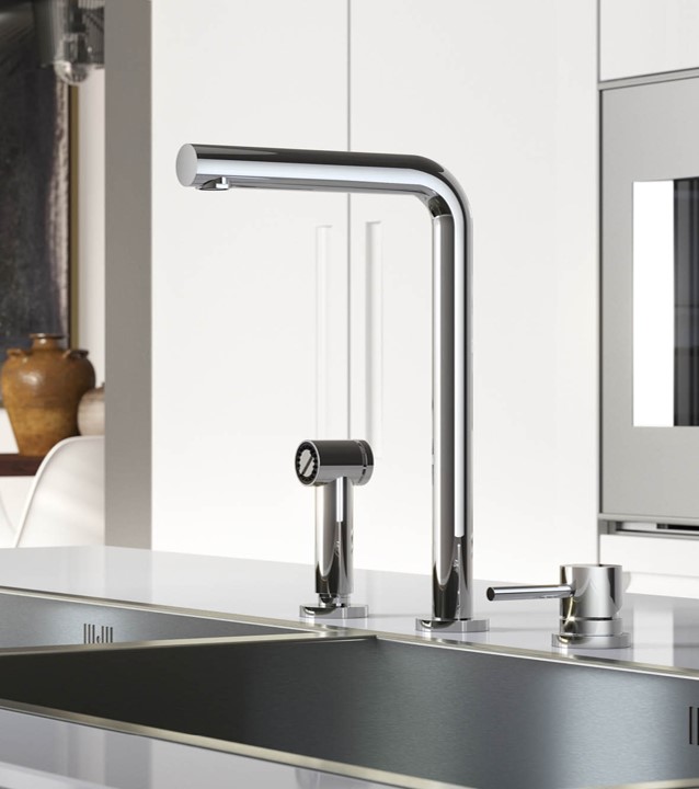 製品詳細:端正なL字型デザインと、操作性に優れた円柱型ハンドルを組み合わせたモデル。広いシンクを隅々までカバーする便利なハンドシャワー機能を備え、実用性とモダン美を完璧に調和。