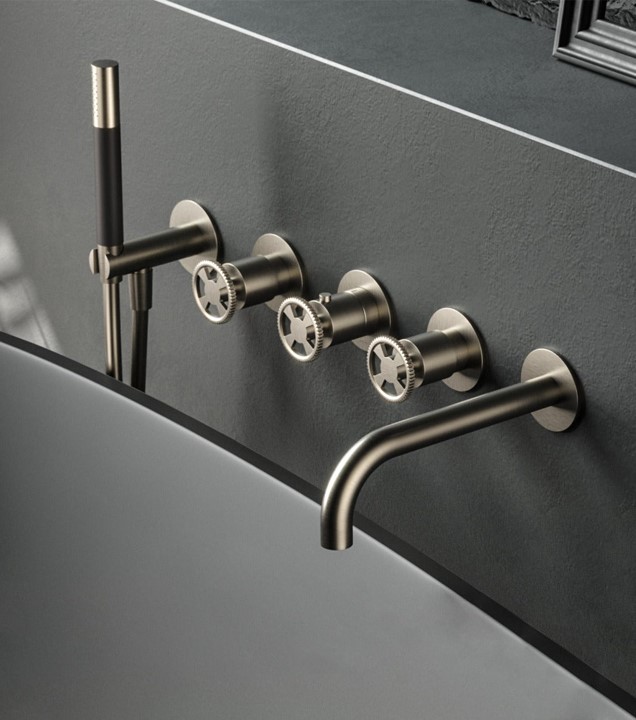 製品詳細:ギアのような無骨なハンドルが個性を放つ「Cobber@Work」。写真はブラッシュドニッケル仕上げ。クロムやブラッシュドブラスも選択でき、インダストリアルな要素をモダンに昇華したスタイルが特徴。