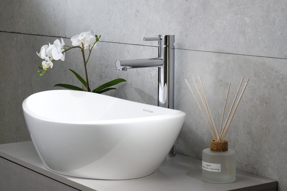 製品詳細：円柱状のミニマリズムを極めたGSシリーズ洗面用水栓。クロムフィニッシュの端正な輝きが、洗面空間に建築的な規律をもたらす。